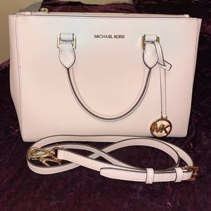 Michael Kors purse barely used.